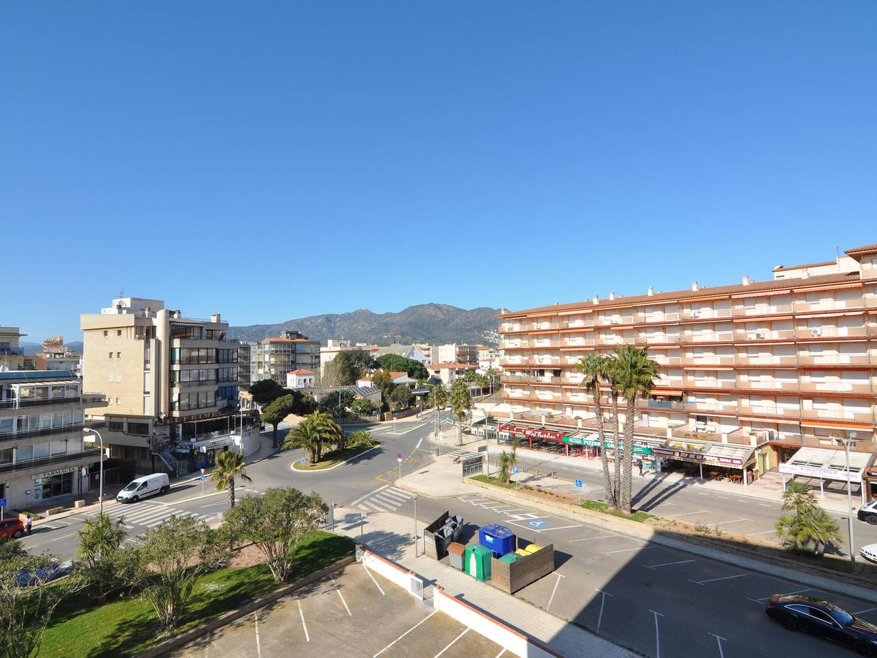 Ganzes Studio, Charmantes Studio mit Meerblick, am Strand, Pool & Wlan - Perfekt für Ihren Familienurlaub in Platja de Sant Margarida (Roses), Roses