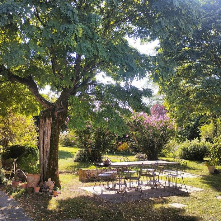 Location de vacances pour 2 personnes, avec piscine ainsi que vue et jardin à Pujols (Gironde) - 4