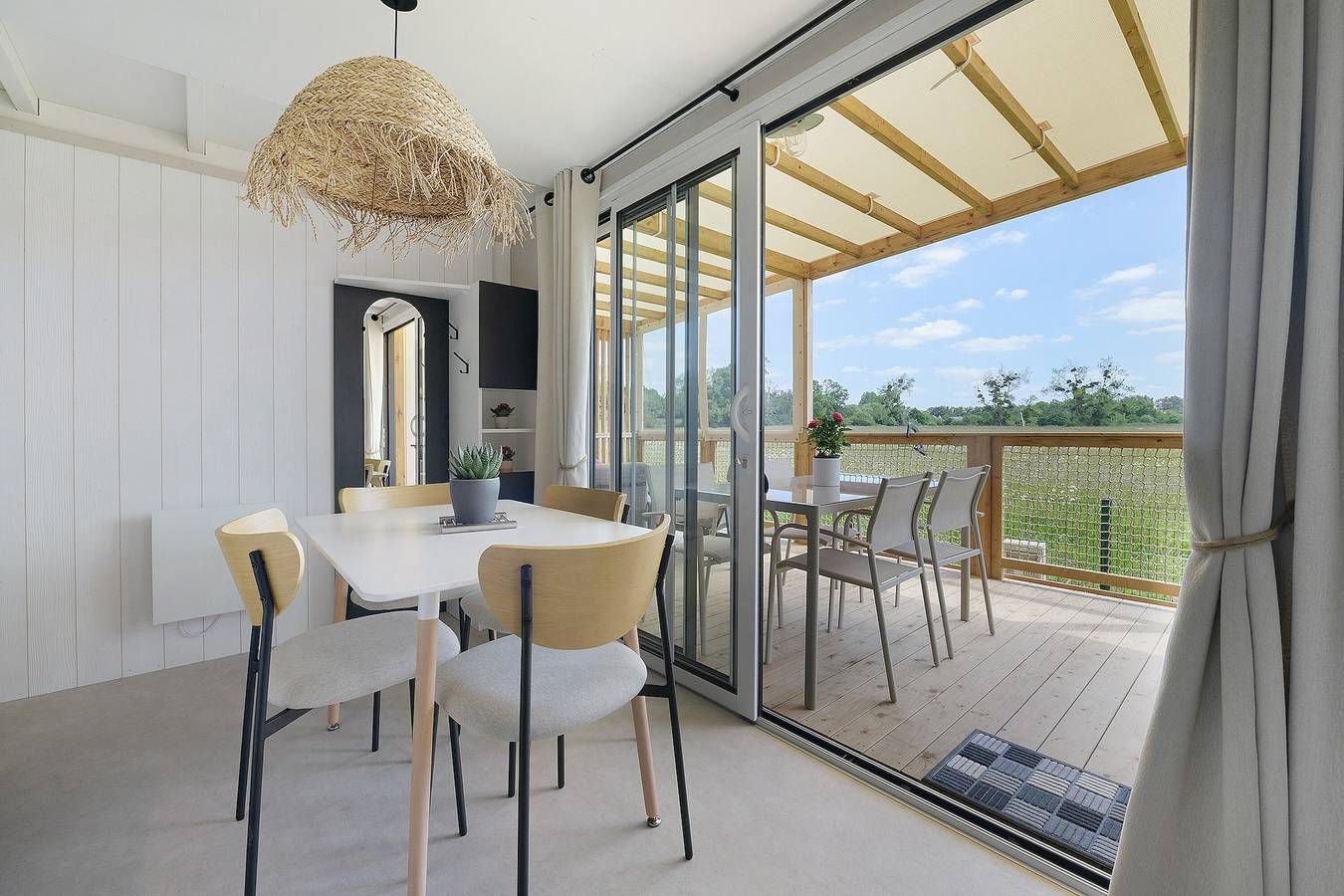 Chalet 'Martinette' with Private Terrace, Balcony and Wi-Fi in Saint-Pair-sur-Mer, Côte de la Déroute
