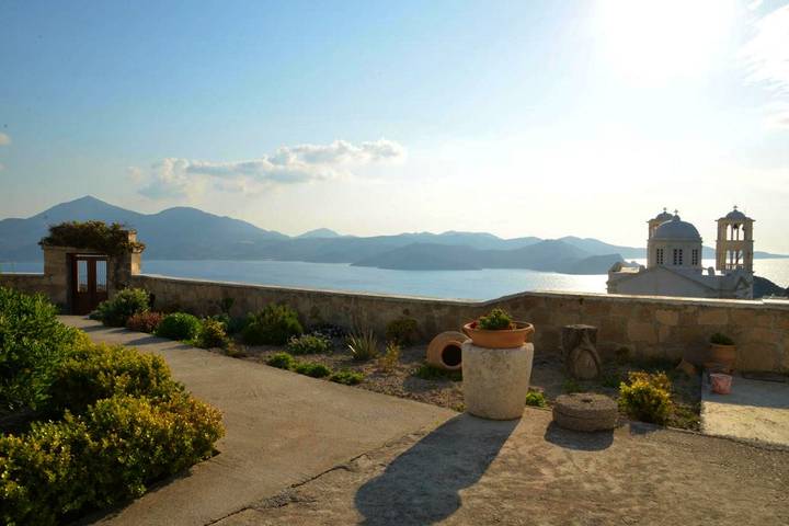 Villa pour 5 personnes, avec jardin et vue dans Milos - 3