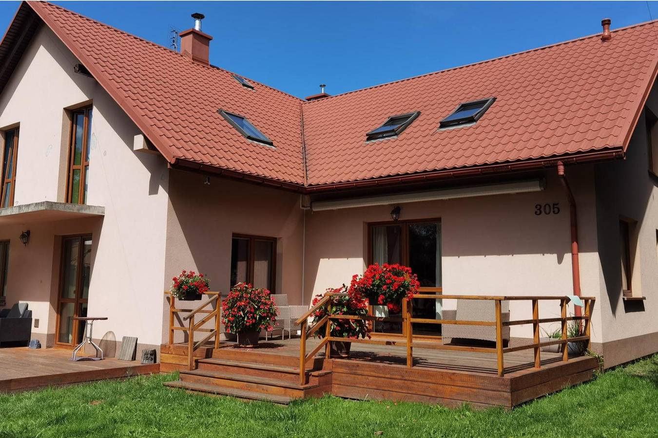 Ganze Ferienwohnung, 1Bed Apartment - Sleeps 4 - Terrace, Parking, Pets in Karpatenvorland