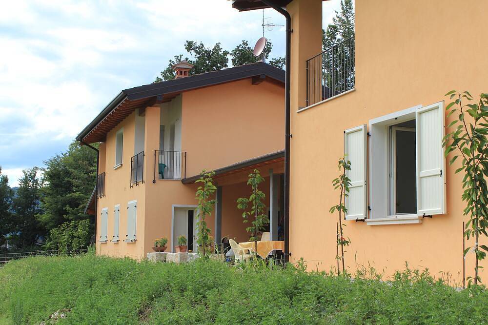 Ganze Wohnung, Auf dem Land, 7 km vom Gardasee entfernt. in Villanuova sul Clisi, Gardasee-Berge