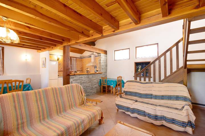 Casa de pueblo Le Galbe - 3 dormitorios con jardín y garaje, ideal para vacaciones en familia in Fontrabiouse, Parque Natural Regional de los Pirineos Catalanes
