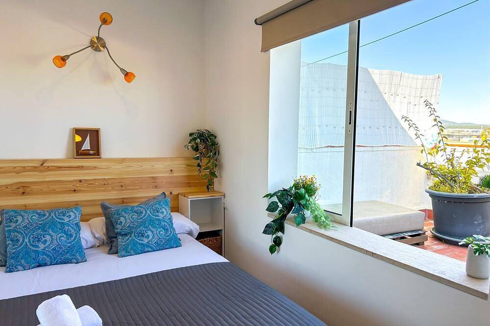 Apartamento inteiro, Charming attic apartment, fantastic roof terrace in Vilanova i la Geltrú, Garraf