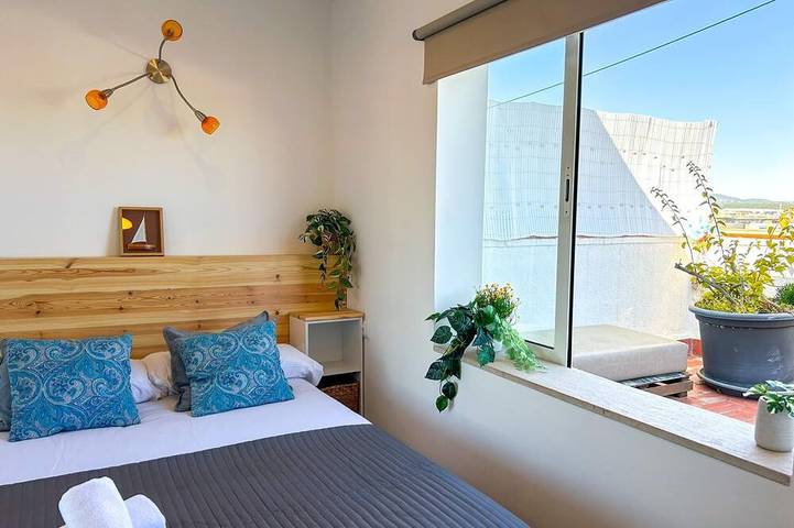 Appartement entier, Charming attic apartment, fantastic roof terrace in Vilanova i la Geltrú, Garraf
