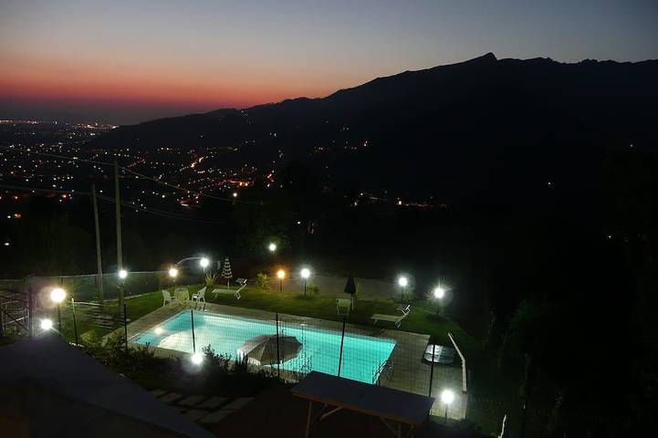 Villa per 13 persone, con giardino in Pietrasanta