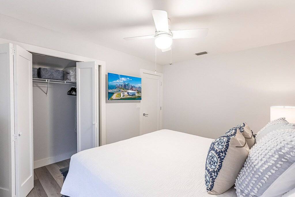 New On The Market! Newly Renovated 3Br/2Ba Heated Pool & Screen Enclosure. in Jupiter, Palm Beach County