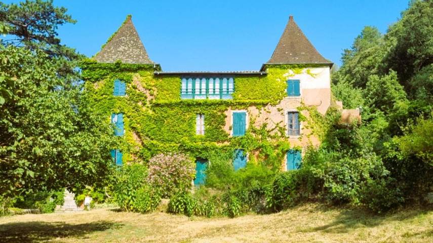 Location de vacances pour 15 personnes, avec vue ainsi que piscine et jardin, animaux acceptés à La Tour-sur-Orb