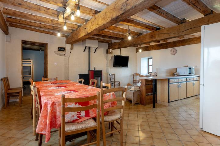 Apartamento entero, Apartamento 'Les Hirondelles' con vistas a la montaña, terraza y jardín privados in Saint-Genix-les-Villages, Chambéry region