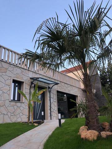 Villa pour 6 personnes, avec Balcon et Terrasse ainsi que Jardin et Vue