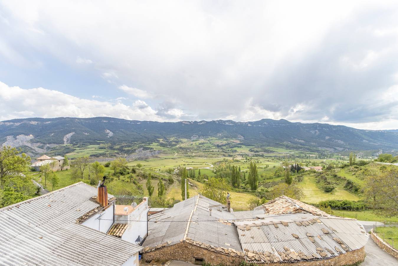 Appartement entier, Appartement 'Xisqueta' avec vue sur la montagne, jardin privé et Wi-Fi in Valle de Lierp, Pyrénées espagnoles