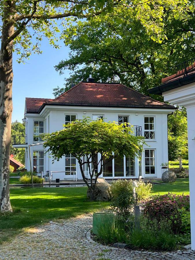Ganze Ferienwohnung, Suite in Ammerland (Münsing), Münsing