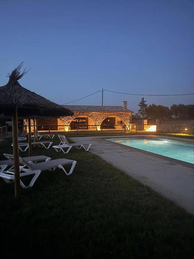 Casa rural para 26 personas, con Balcón y Terraza además de Jardín y Piscina en Capolat - 2