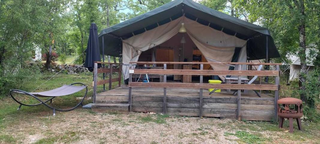 Gîte pour 5 personnes, avec terrasse ainsi que piscine et jardin dans Office De Tourisme Causses Et Gorges De L Aveyron - 3