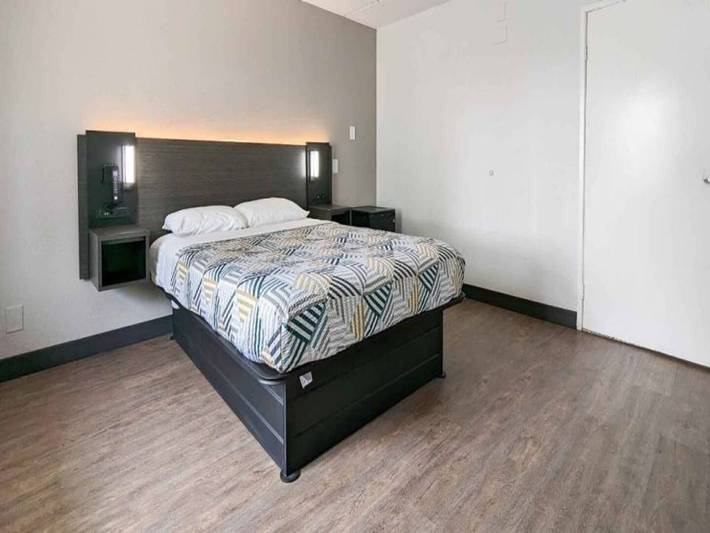 Apartamento entero, Ms6 Chicopee | 1 cama queen | Nevera con micrófono in Massachusetts