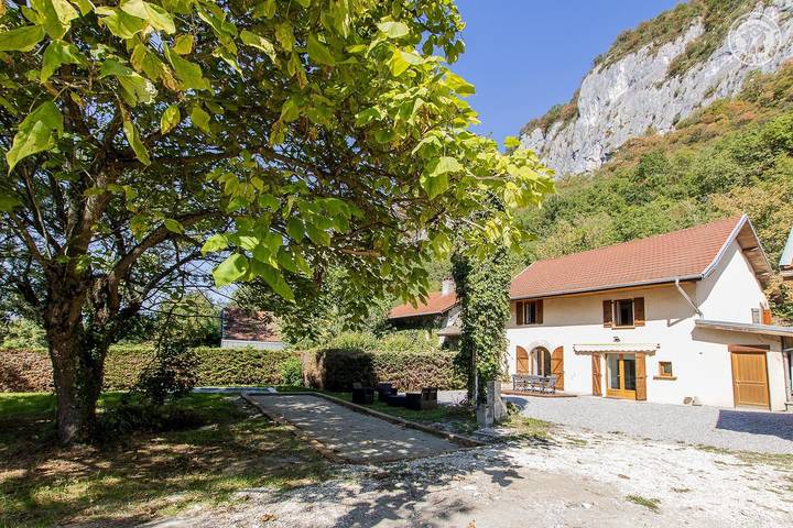 Gîte pour 8 personnes, avec Terrasse à Chindrieux