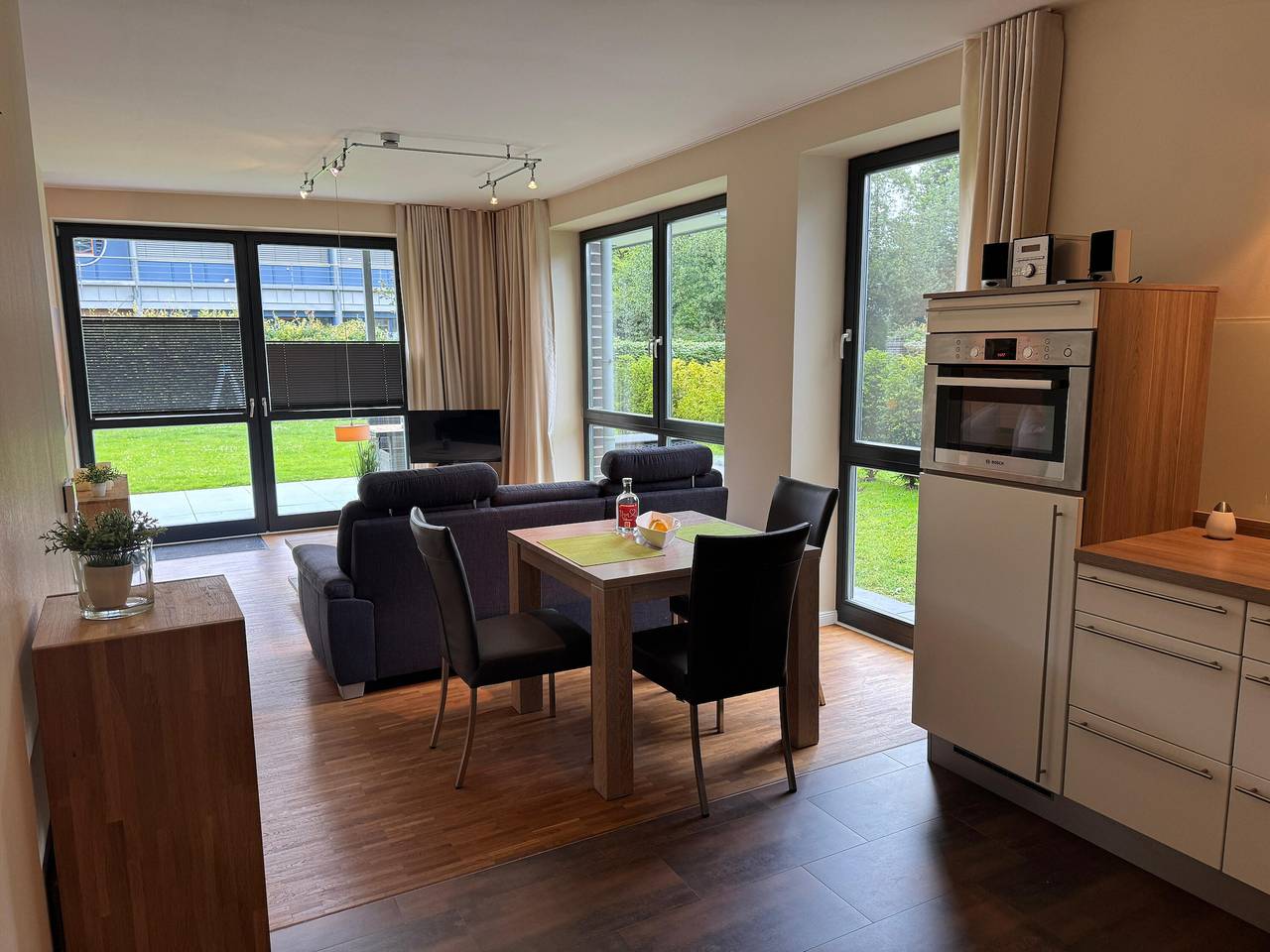 Apartamento entero, Apartamento 'Moderne 2 Pers' con terraza privada, jardín compartido y Wi-Fi in Zwischenahner Meer, Bad Zwischenahn
