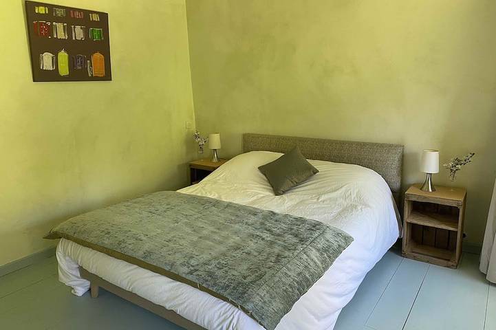 Location de vacances pour 5 personnes, avec terrasse ainsi que piscine et jardin à Lamastre - 3