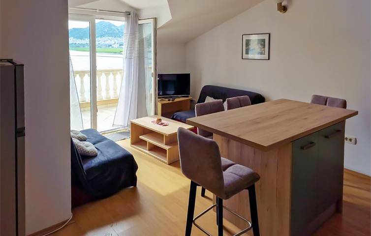 Ganze Ferienwohnung, Apartment mit Meerblick, Terrasse und Parkplatz in der Nähe der Neretva in Rogotin, Dubrovnik-Neretva