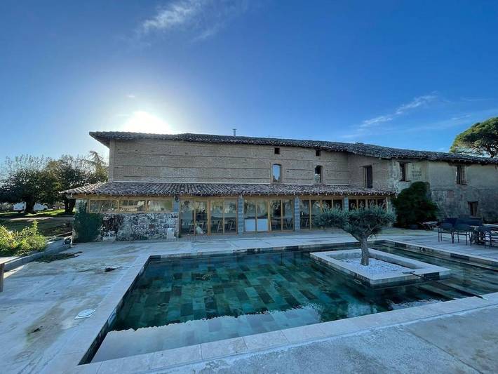 Villa pour 22 personnes, avec terrasse et jardin ainsi que vue et piscine