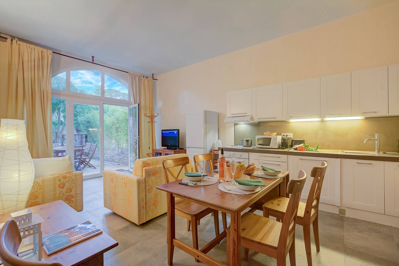 Ganze Wohnung, Villa Azzurra Front Beach in Gassin, Draguignan Region