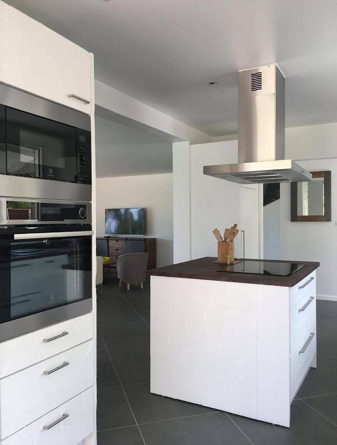 Location de vacances pour 10 personnes, avec vue ainsi que piscine et jardin dans Baignoire de Joséphine - 2