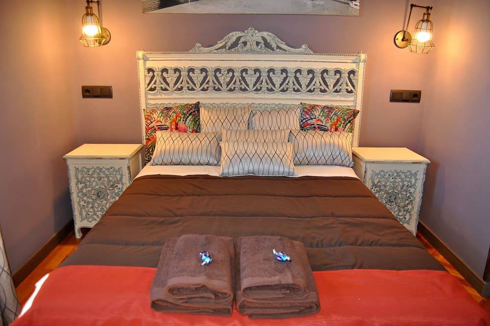 Casa Rural Con Piscina Cubierta Jacuzzi Y Barbacoa Para 16 Personas in Collado Mediano, Provincia de Madrid
