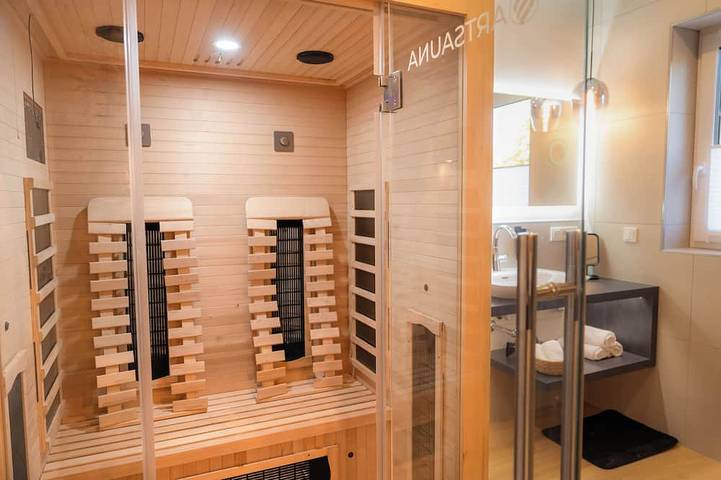 Ganze Wohnung, Ferienwohnung nahe Bostalsee mit Infrarotsauna, Regendusche & Balkon in Nohfelden, Saar-Nahe-Bergland