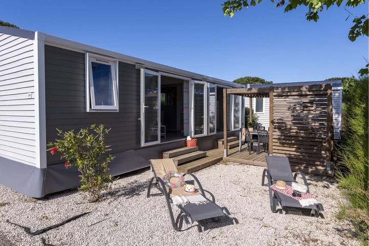Camping pour 6 personnes, avec piscine ainsi que jardin et terrasse, adapté aux familles à Portiragnes