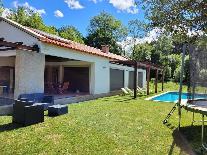 Location de vacances pour 6 personnes, avec jardin ainsi que piscine et vue à Terras de Bouro - 3