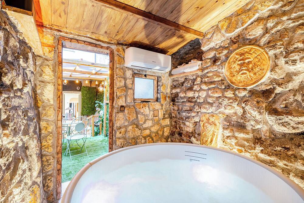 Entire apartment, Villa d'Este - Garden & Jacuzzi in Tivoli, Rome Province