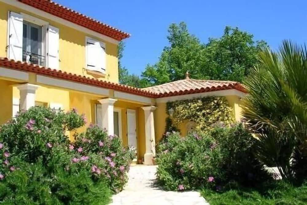 Casa de campo totalmente amueblada, en propiedad privada, tranquila. in Draguignan, Region de Draguignan
