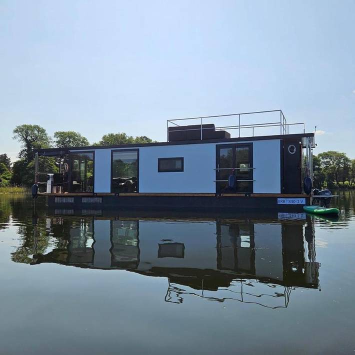 Boot für 4 Personen, mit Terrasse und Sauna sowie Ausblick in Potsdam