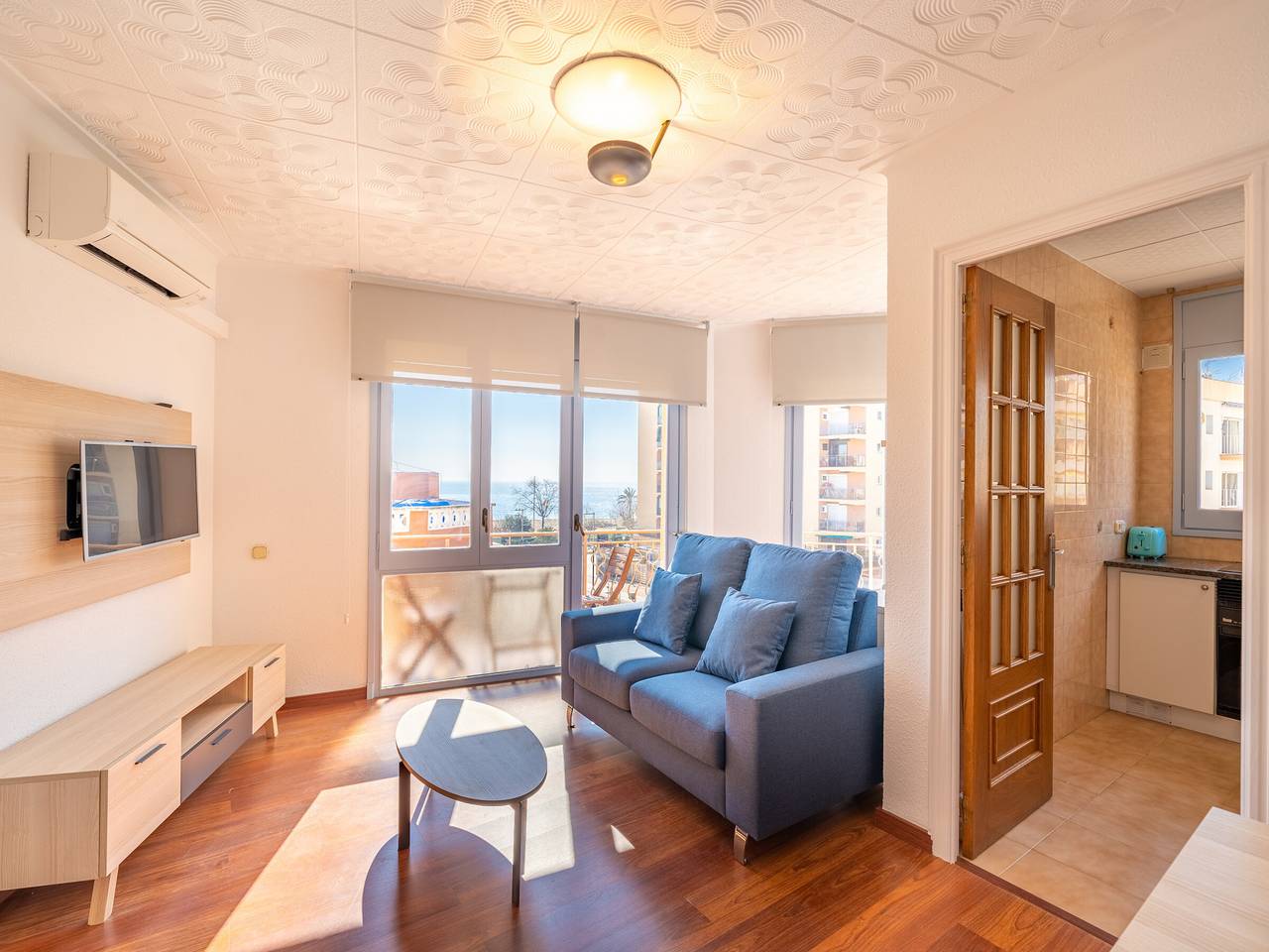 Entire apartment, Beautiful apartment for 4 in Calella, 150m from beach, air conditioning and Wi-Fi in Calella, Costa del Maresme