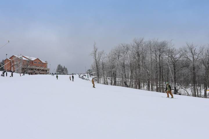 Vacation rental for 12 people, with pool and hot tub as well as balcony in Seven Springs