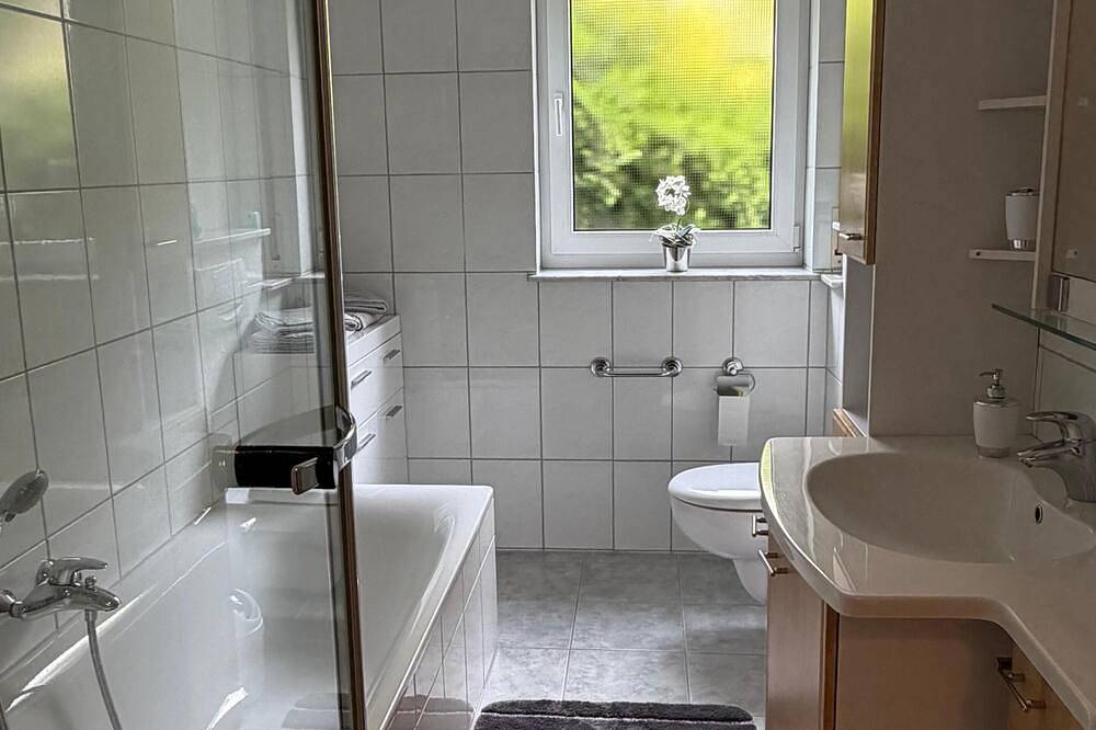 Ganze Wohnung, Maga's Fewo, frisch renoviert und komfortabel ausgestatet in Warburg, Kreis Höxter