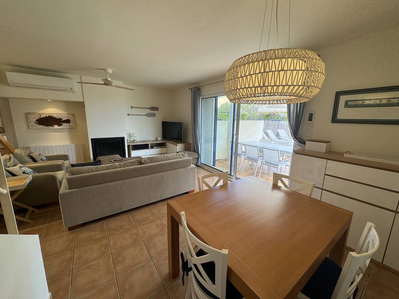 Maison rénovée à Torroella, proche plage, clim, wifi, garage et piscine commune in Mas Pinell, Torroella de Montgrí