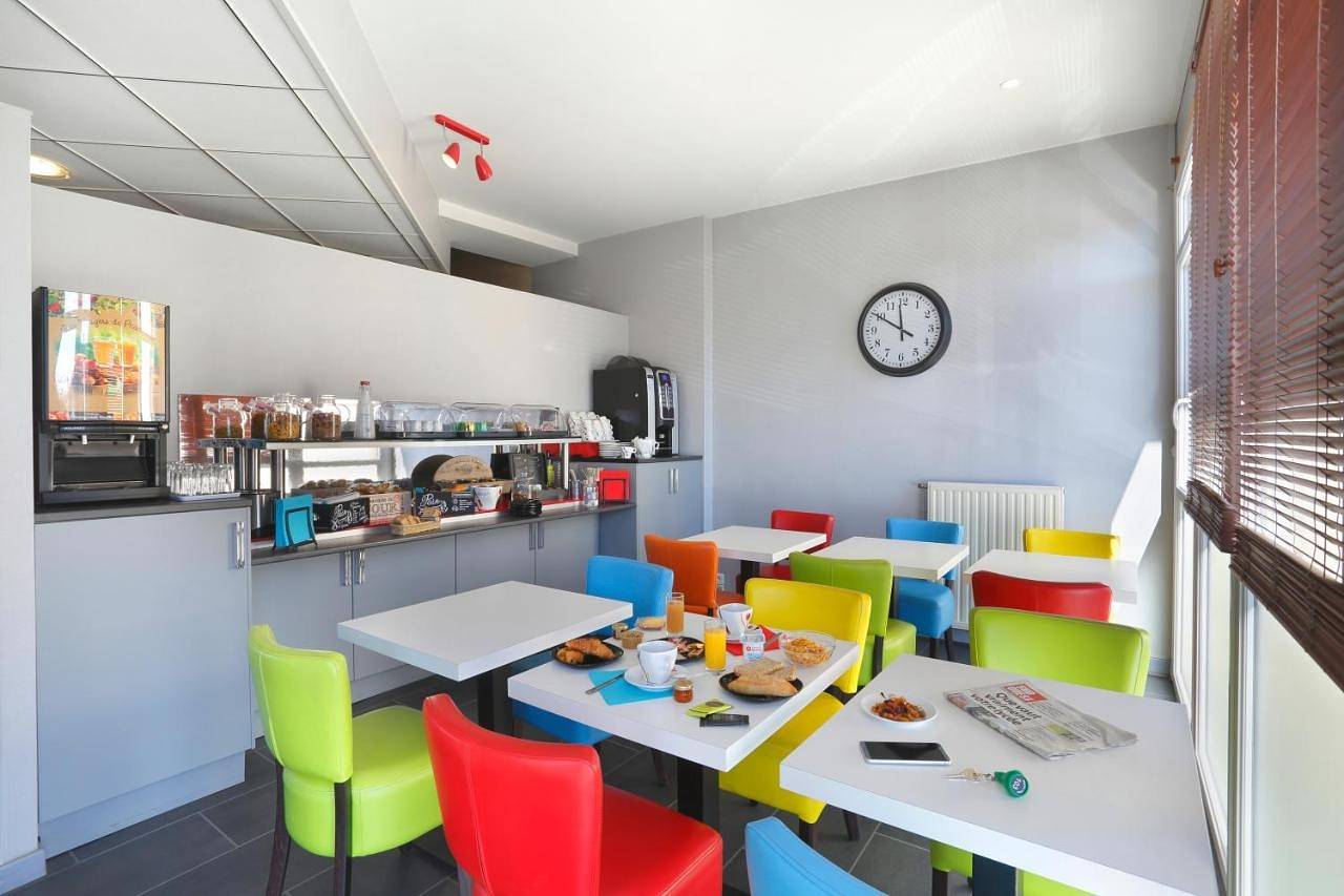 Twin Room in Pau, Béarn