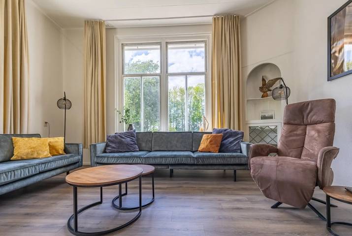 Stilvolles 10-Personen-Landhaus mit Whirlpool, Fasssauna und großem Garten bei Sneek in Ijsselmeer