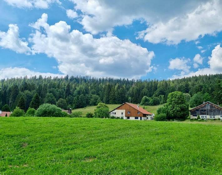 Ferienhaus für 6 Personen, mit Terrasse und Garten sowie Ausblick in Val-de-Travers