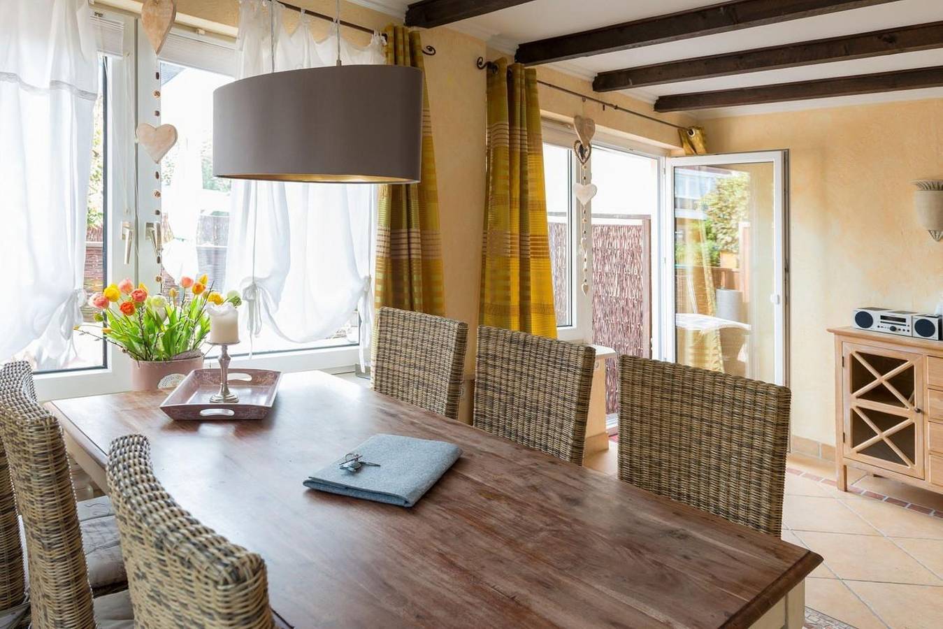 Ganze Wohnung, Landhaus Fewo Stranddüne Hunde willkommen 2 Bäder 2 Terrassen 50m zum Strand in Scharbeutz, Ostholstein
