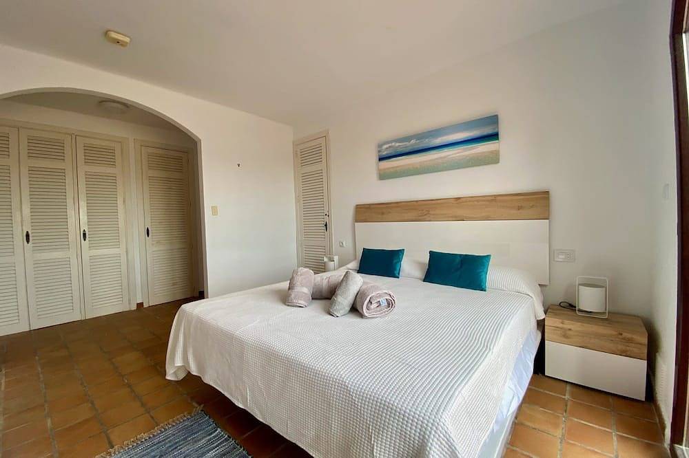A stunning, newly renovated 3 bed villa with amazing views & central location in La Manga Club, Cartagena