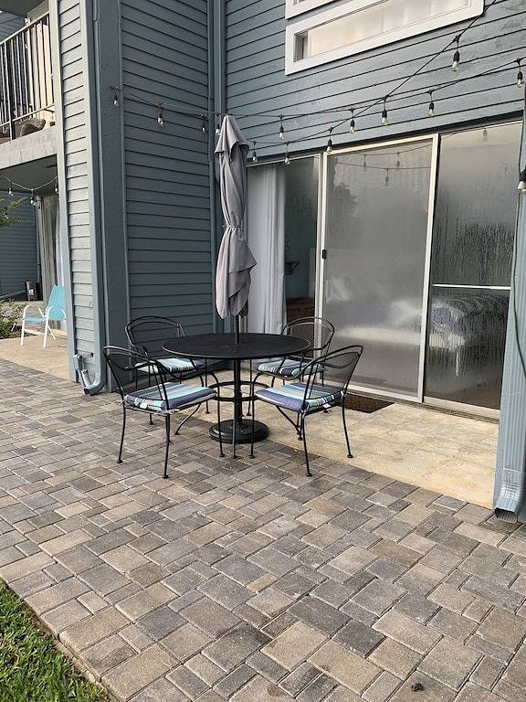 Ganze Wohnung, Waterfront - Wunderschön dekoriert mit 2 Schlafzimmern / 2 Bädern - für 7 Personen in Lake Conroe