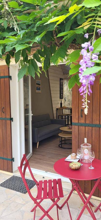 Gîte pour 3 personnes, avec jardin et vue, animaux acceptés à Saint-Aigulin - 2