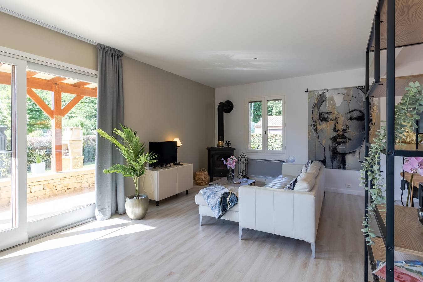 Maison de vacances 'Fleurie' avec piscine partagée, Wi-Fi et climatisation in Castelnaud-la-Chapelle, Périgord Noir