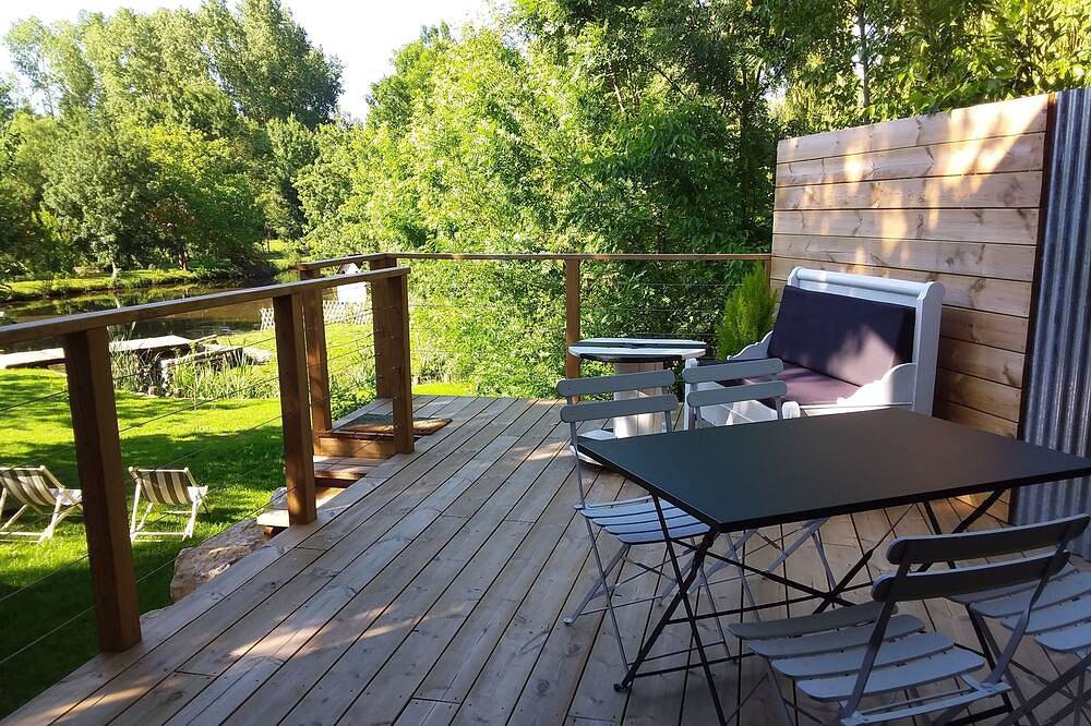 Appartement entier, Cabane les pieds dans l'eau in Le Vanneau-Irleau, Région de Niort