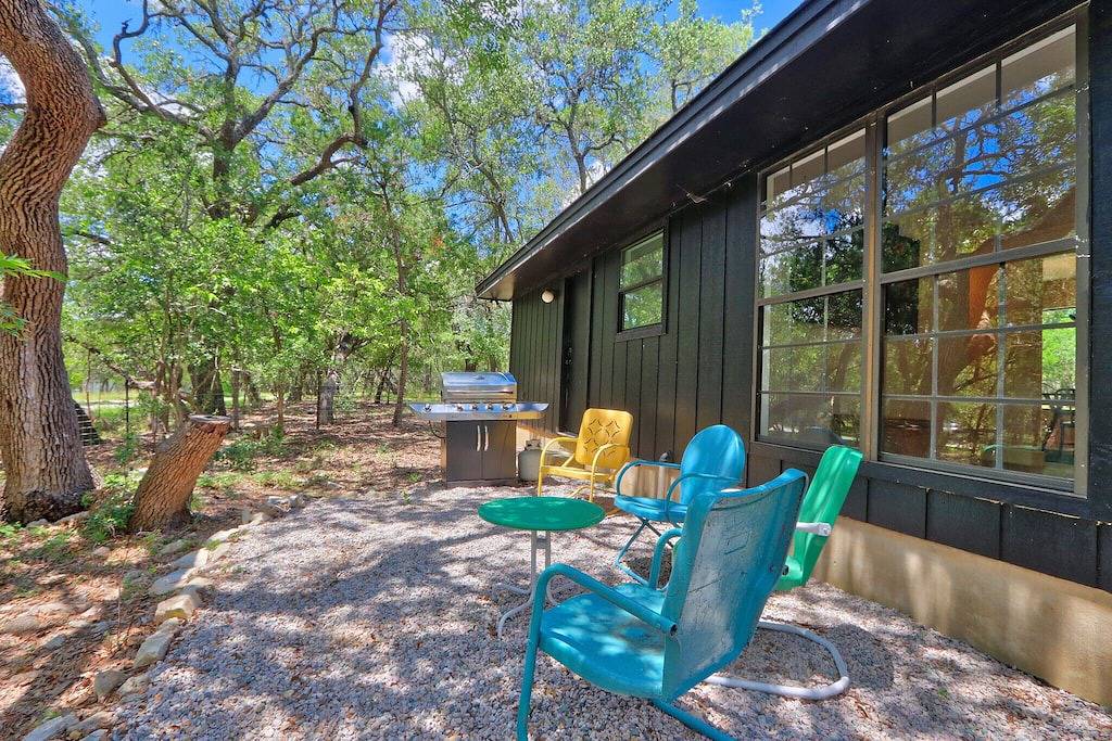 Red Bird Cottage- Convenient 2/1 with Outdoor Space in Hays County