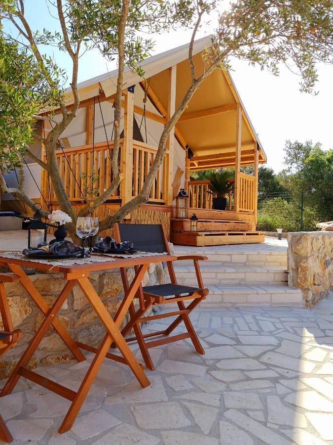 Tente pour 3 personnes, avec jardin ainsi que vue et piscine à Biograd na Moru - 3