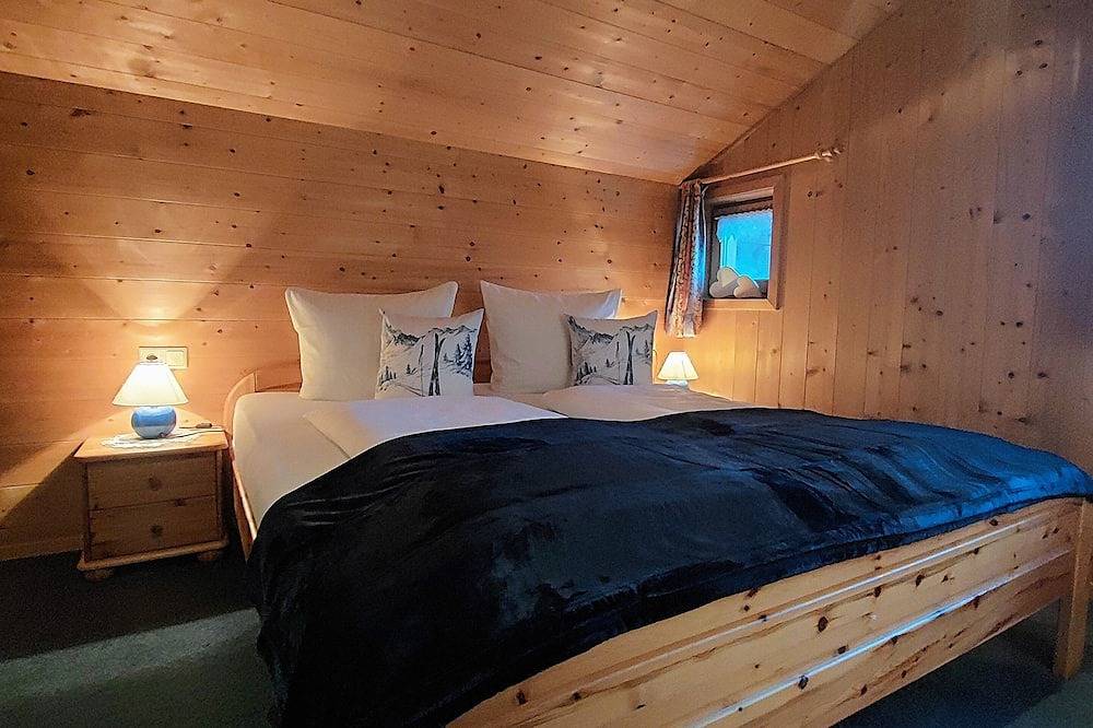 Ferienhaus mit Wintergarten und Kamin u. Gartengrill in Alleinlage in den Bergen in Rätikon Gebirgsgruppe, Tschagguns