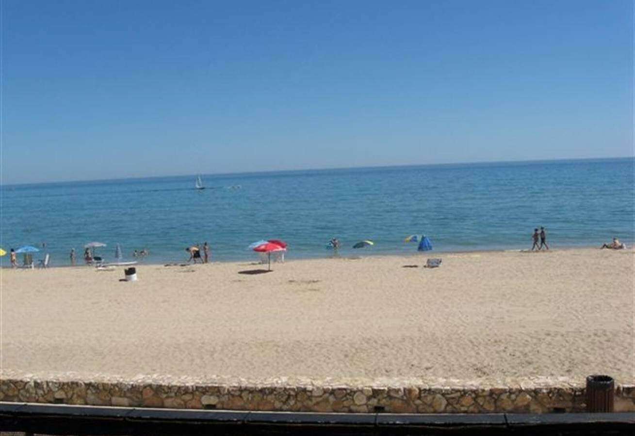Ático Baywatch con vistas al mar, balcón y Wi-Fi in Altafulla, Costa Dorada